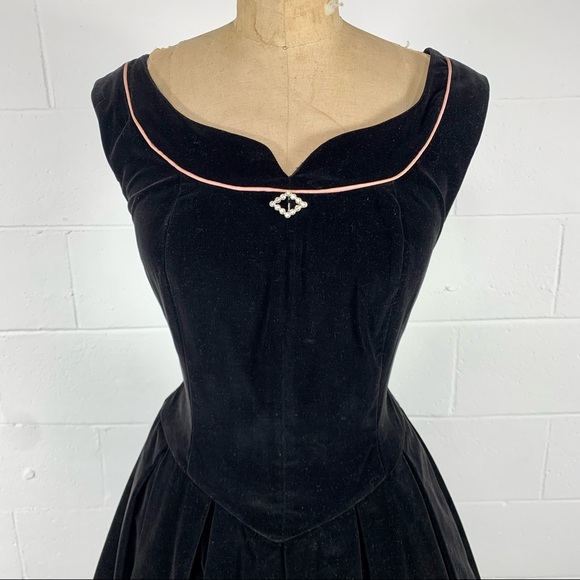 Vintage 50's Black Velveteen Cocktail Party Dress Pink Satin Trim Rhinestones 10 - Picture 3 of 11